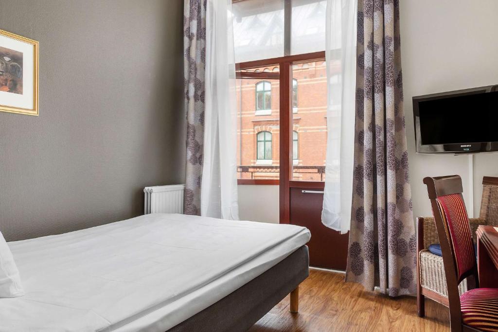 TV a/nebo společenská místnost v ubytování Best Western Tidbloms Hotel