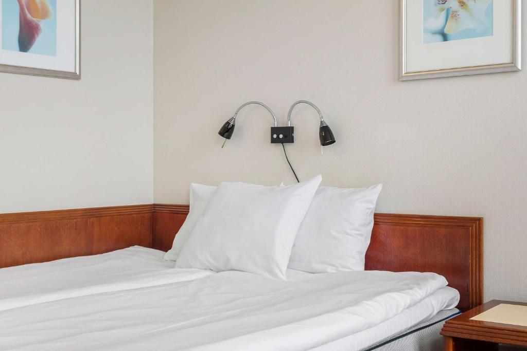 Postel nebo postele na pokoji v ubytování Best Western Tidbloms Hotel