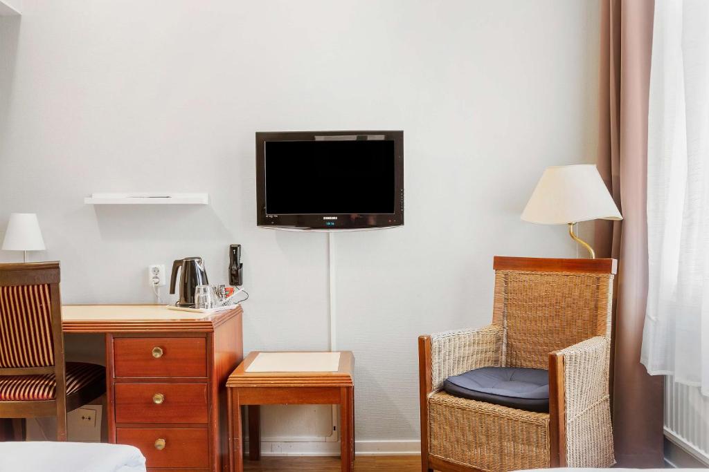 TV a/nebo společenská místnost v ubytování Best Western Tidbloms Hotel