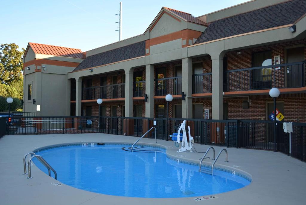 Super 8 by Wyndham Huntersville/Charlotte Area photo