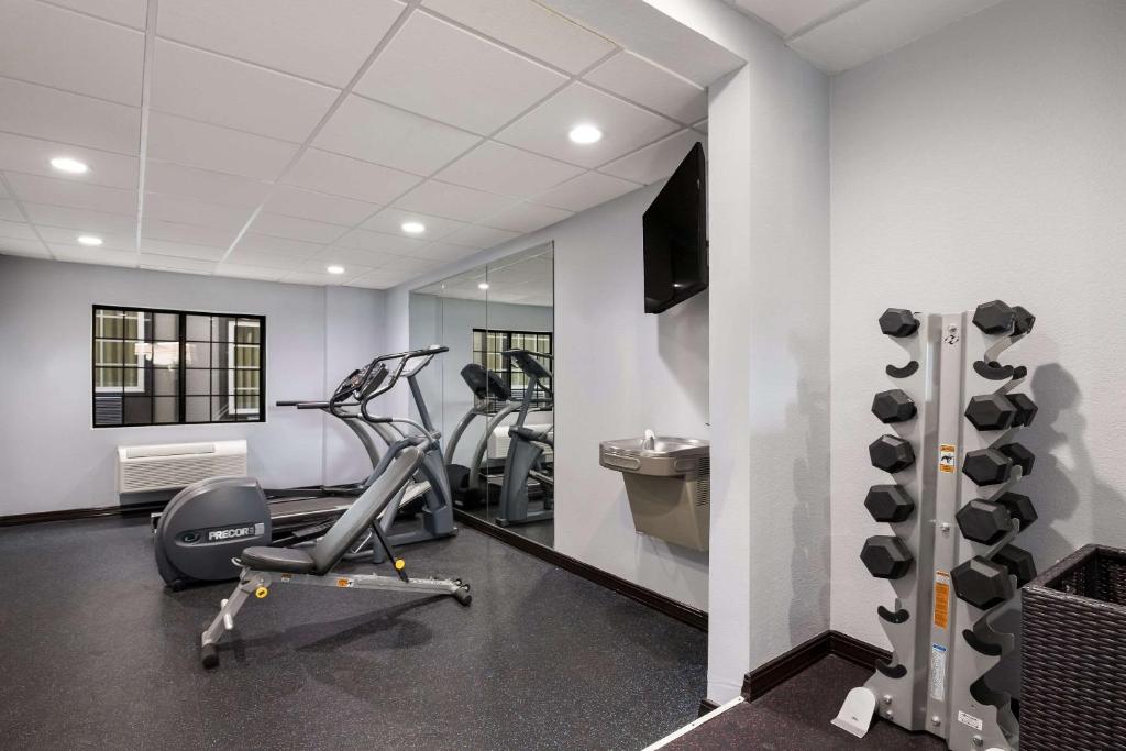Quality Suites Tulsa I-44 photo