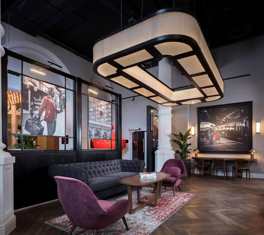 Radisson RED Hotel, Liverpool - Resim 8