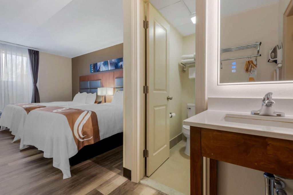 Postel nebo postele na pokoji v ubytování Quality Inn & Suites New Hartford - Utica