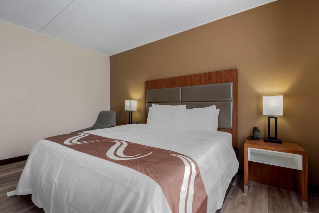 Postel nebo postele na pokoji v ubytování Quality Inn & Suites New Hartford - Utica