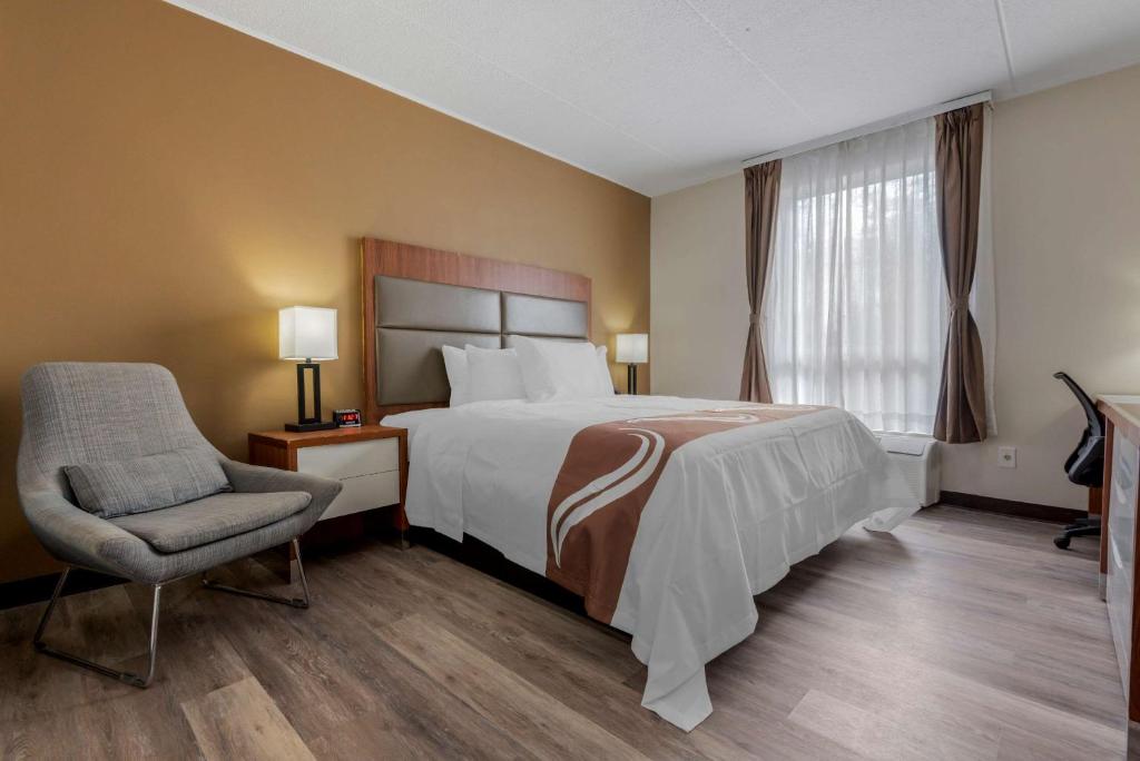 Postel nebo postele na pokoji v ubytování Quality Inn & Suites New Hartford - Utica