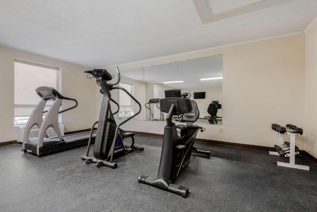Fitness centrum a/nebo fitness zařízení v ubytování Quality Inn & Suites New Hartford - Utica
