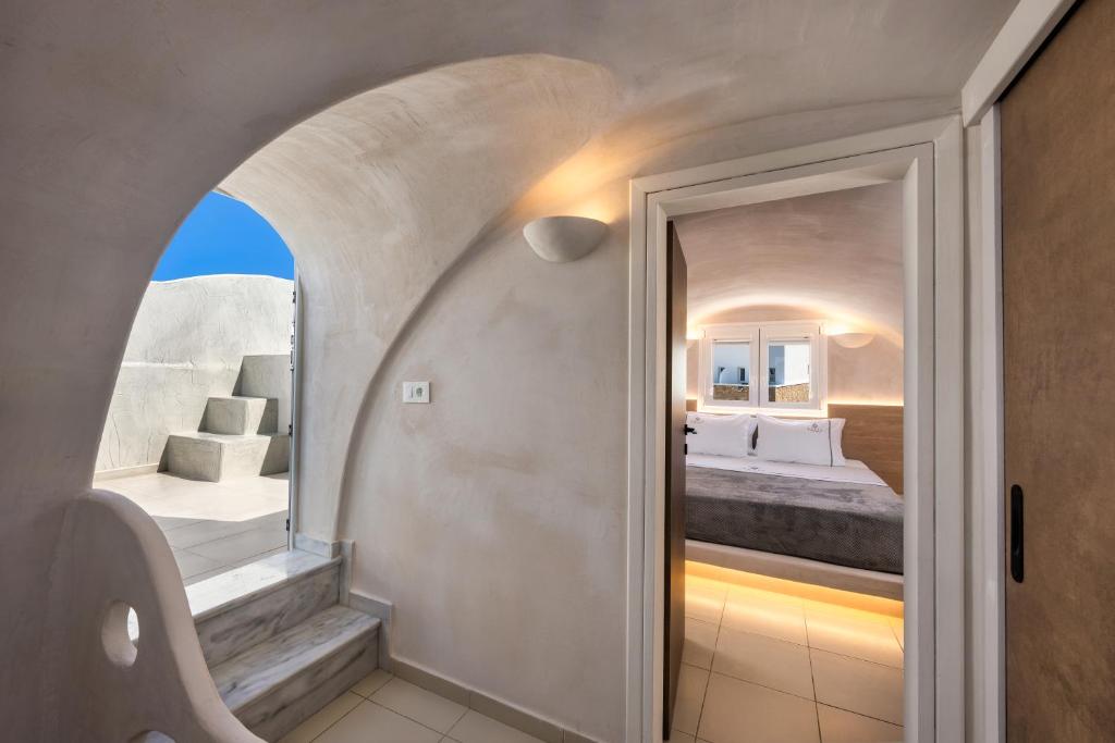 Postel nebo postele na pokoji v ubytování Aelia Luxury Suites