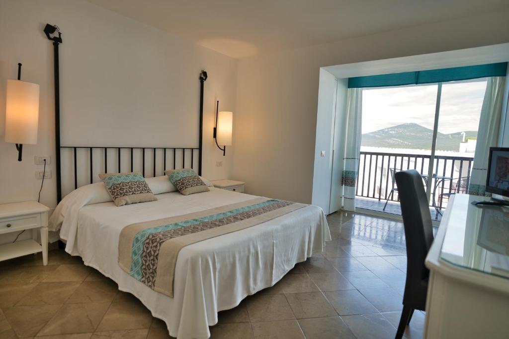 El Faro Hotel & Spa - Double Or Twin Room With Side Sea View