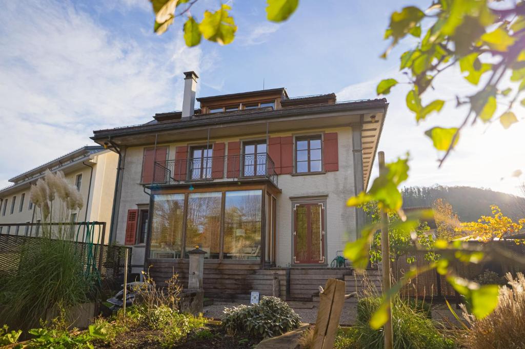 Ein Bijou mit Kachelofen, Garten und eigenem Fluss