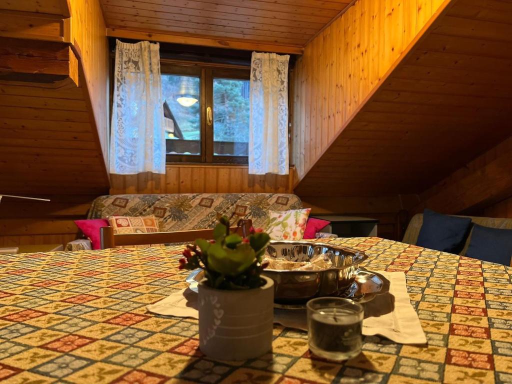 Posezení v ubytování Mansarda tra le Dolomiti di Brenta