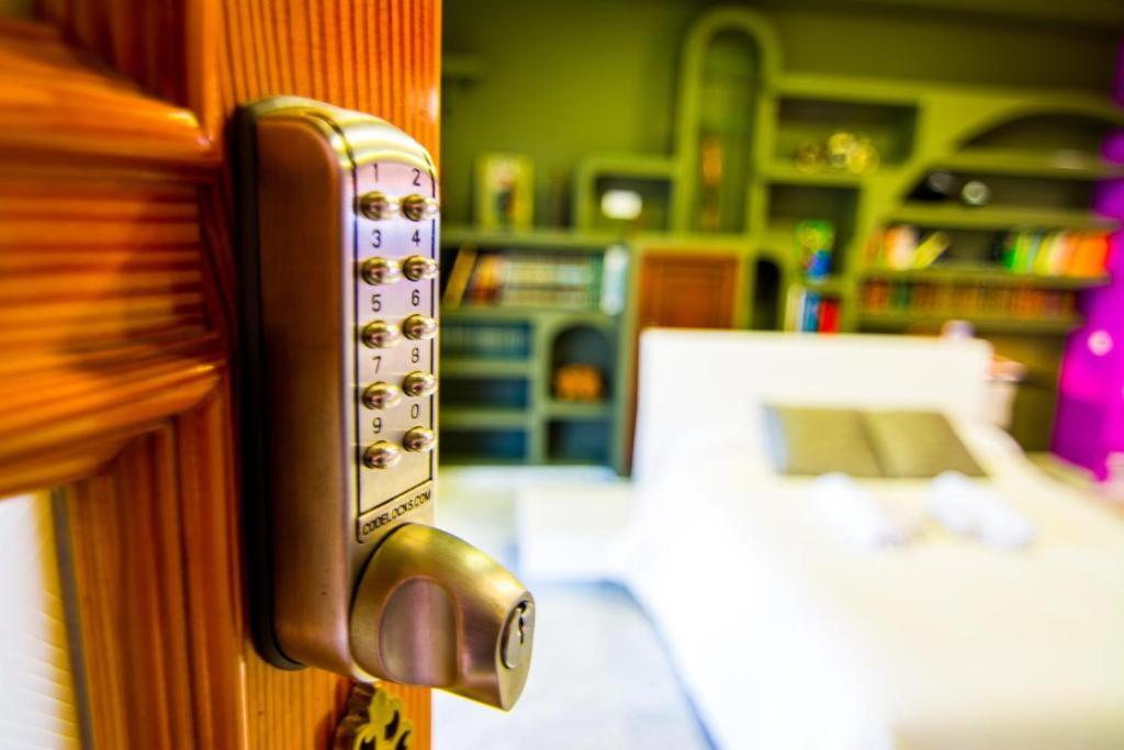 Postel nebo postele na pokoji v ubytování 16:9 Los Molinos Suites