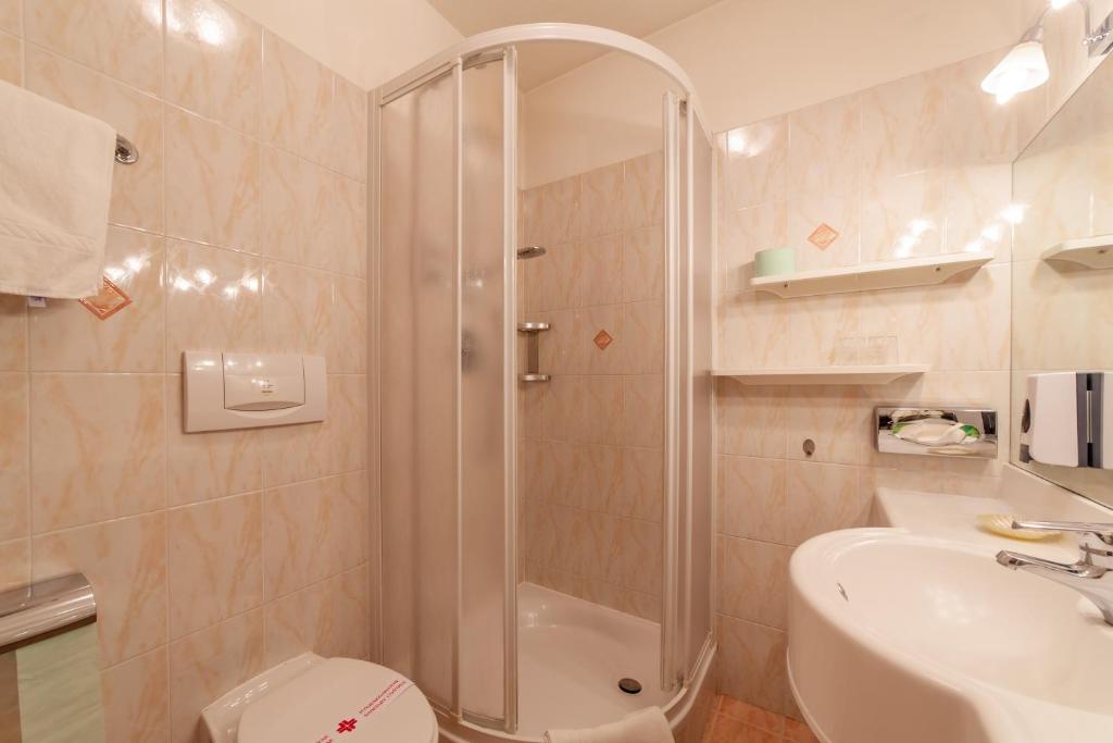 Koupelna v ubytování Frühstücks-Hotel Olympia