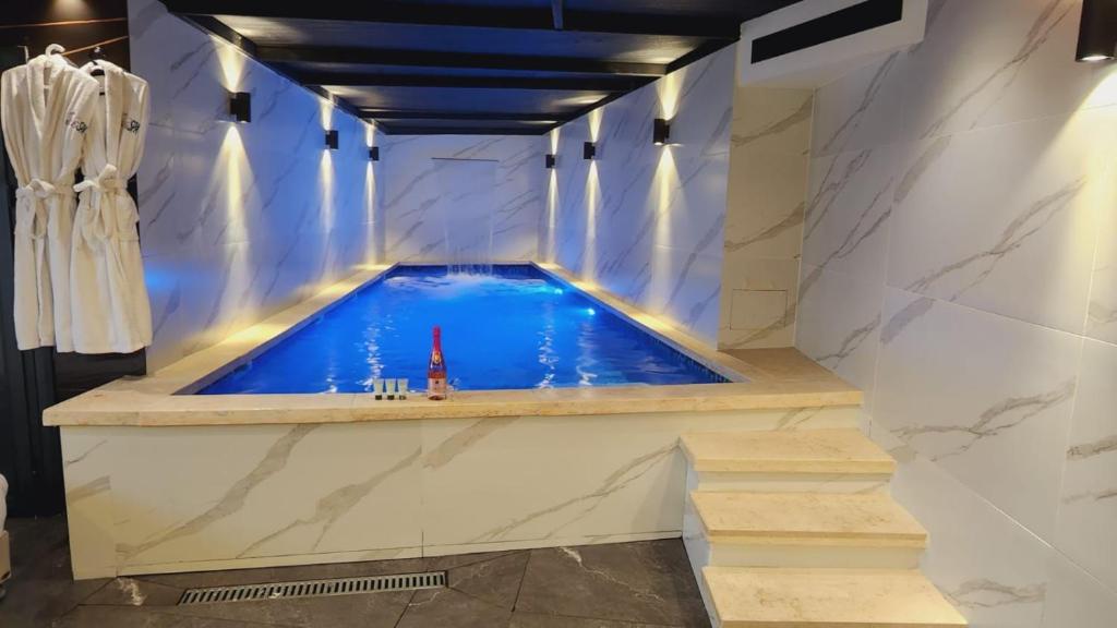 Bazén v ubytování Elven Hotel nebo v jeho okolí