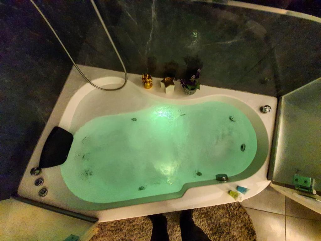 Koupelna v ubytování Elven Hotel