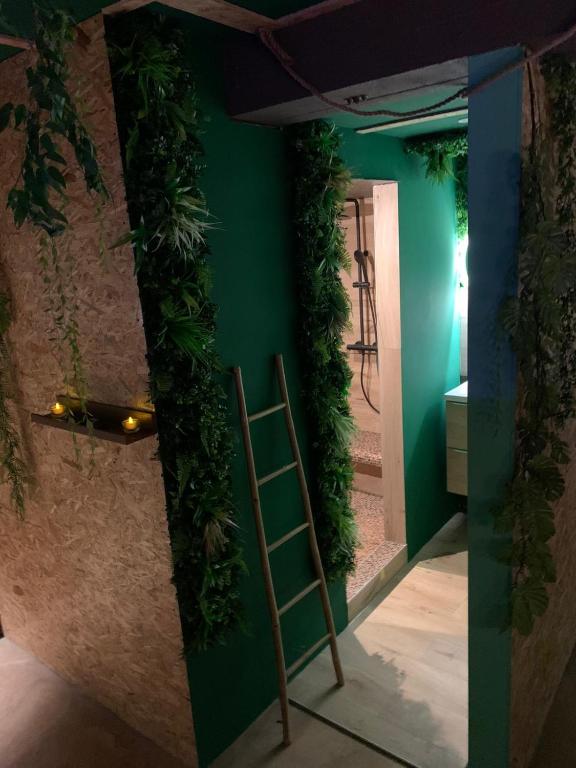 The secrets jungle loveroom – photo 13