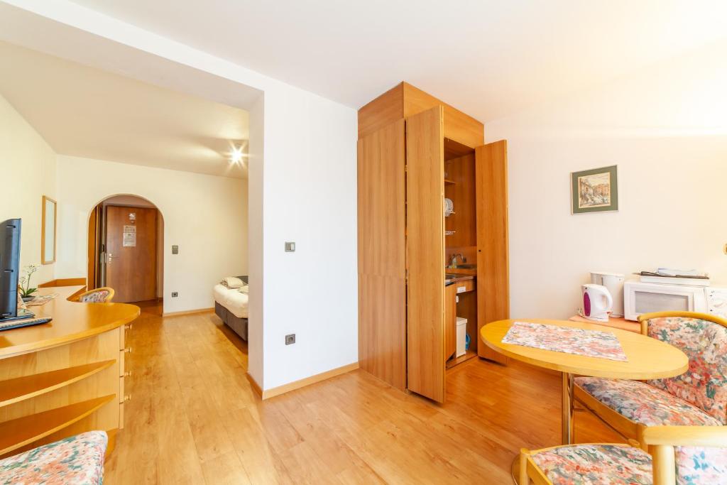 Postel nebo postele na pokoji v ubytování Frühstücks-Hotel Olympia