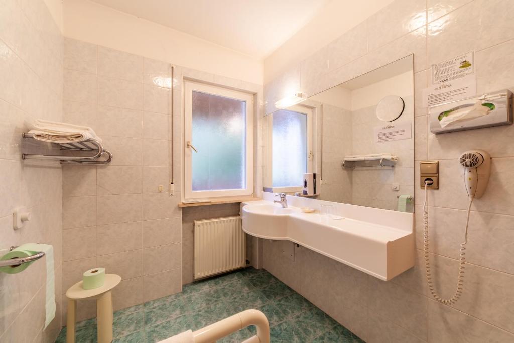 Koupelna v ubytování Frühstücks-Hotel Olympia