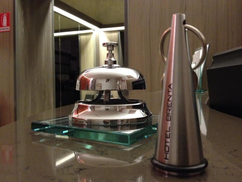 Příslušenství pro přípravu čaje a kávy v ubytování Hotel Brenta Milano