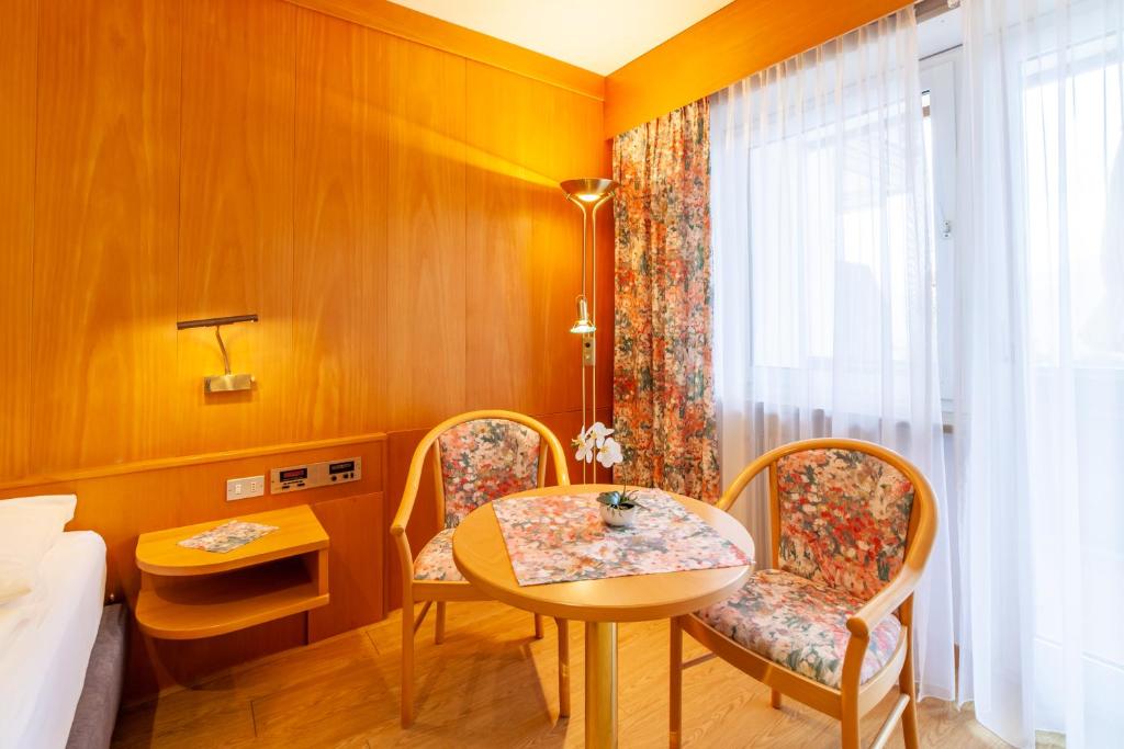 Posezení v ubytování Frühstücks-Hotel Olympia
