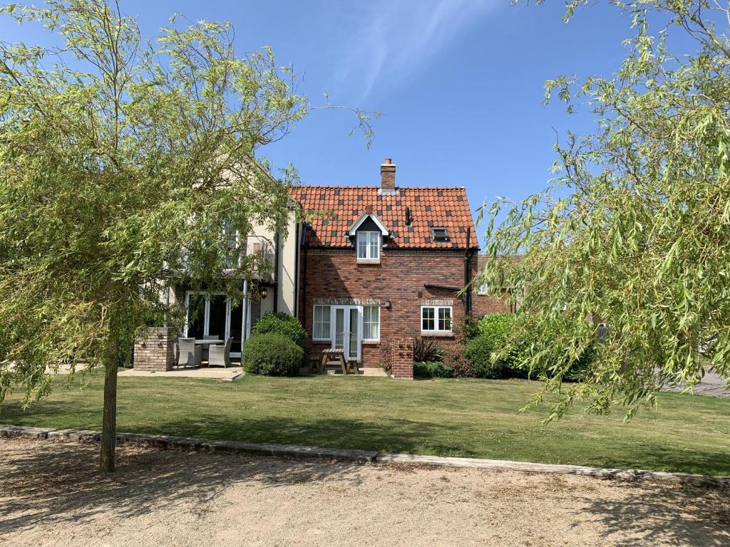 Anchor Down at The Bay, sleeps 46 in 2 bedrooms, dogs too