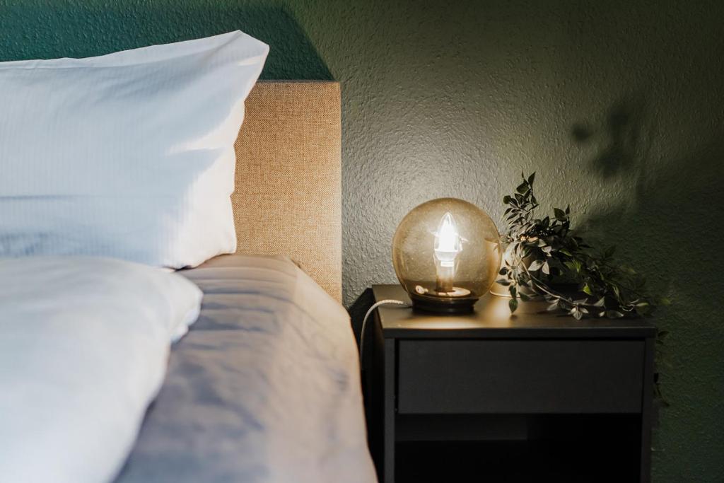 Postel nebo postele na pokoji v ubytování 360 Grad Hotel & Bar