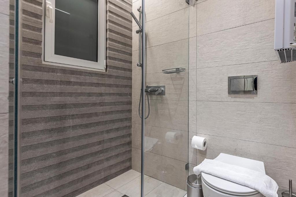 A bathroom at Phaedrus Living City Center Lux Flat Kolonaki
