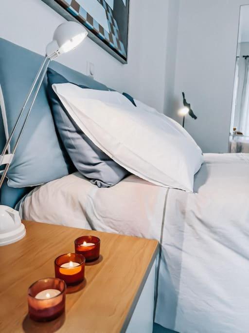 A bed or beds in a room at Mare Marina View 1