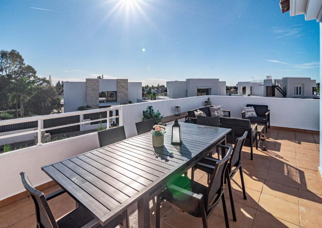 Fotografia z galérie ubytovania Gorgeous 3 bedroom Town House in El Paraiso Overlooking La Concha Mountain v destinácii Estepona