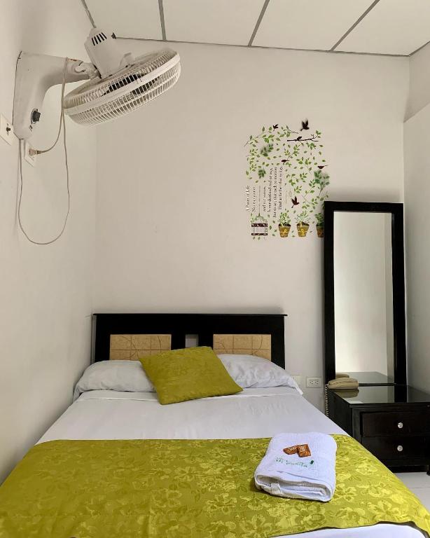 Postel nebo postele na pokoji v ubytování Hotel Mi Casita Pereira
