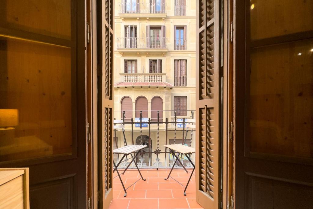 ApartEasy - Gracia Apartments - Three-Bedroom Apartment