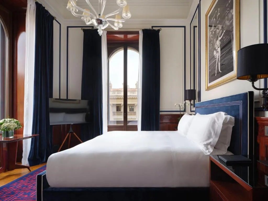 Premier Corner Room