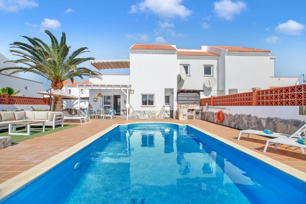 The swimming pool at or close to CASA DUNAS
