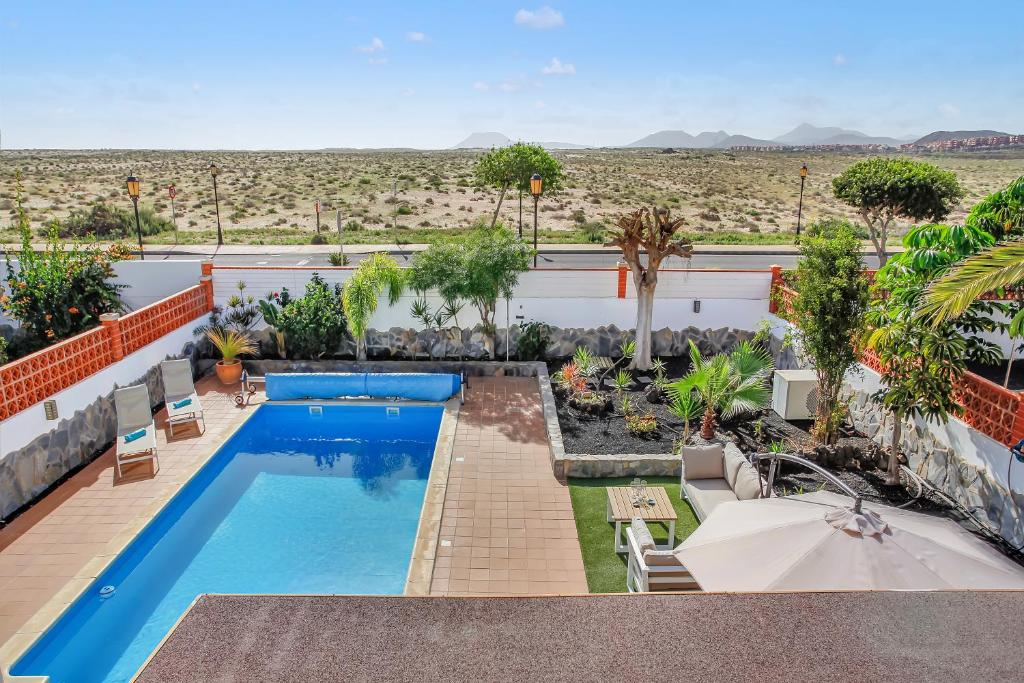 The swimming pool at or close to CASA DUNAS