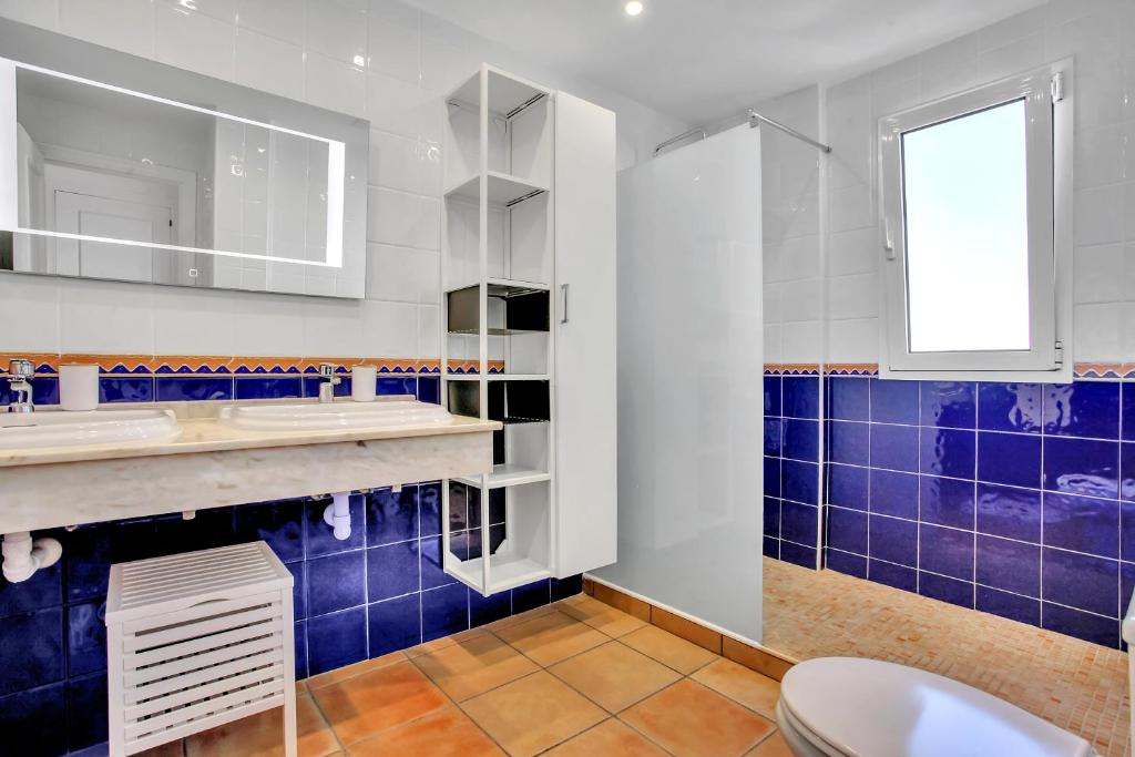 A bathroom at CASA DUNAS