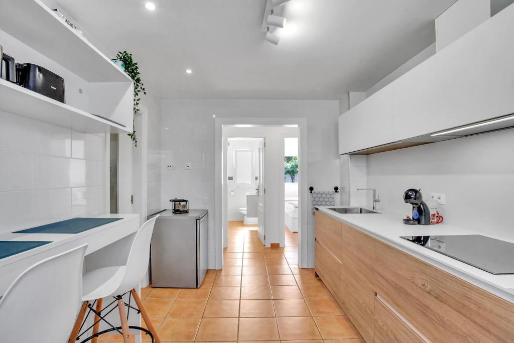 A kitchen or kitchenette at CASA DUNAS
