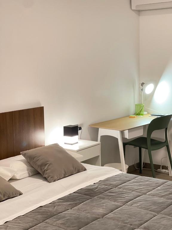 Łóżko lub łóżka w pokoju w obiekcie Smart Silver Apartment Central