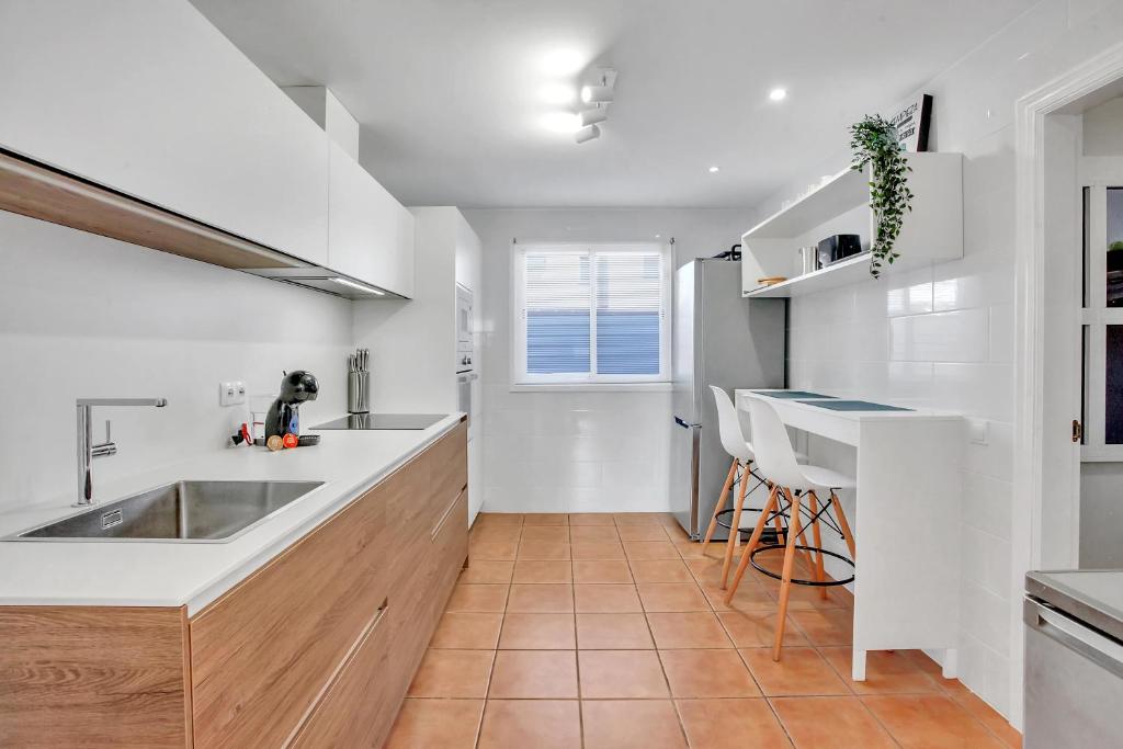 A kitchen or kitchenette at CASA DUNAS