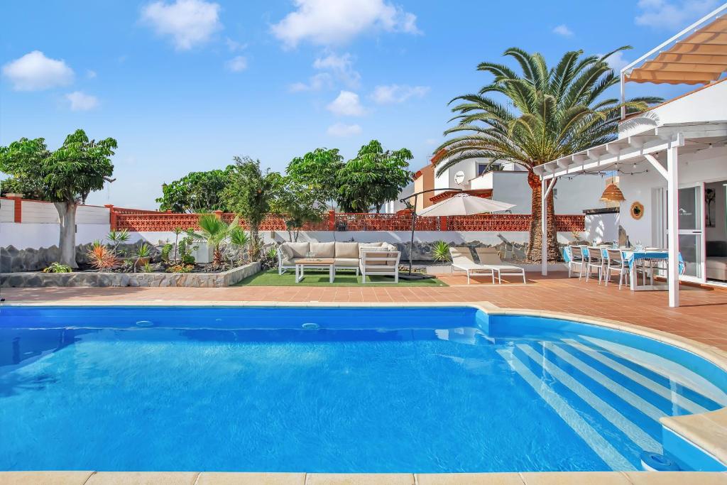 The swimming pool at or close to CASA DUNAS