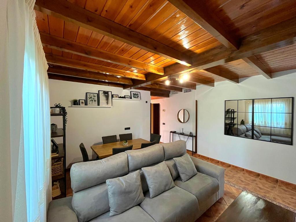 Posedenie v ubytovaní Chalet El Parral - Piscina y Sala de Cine