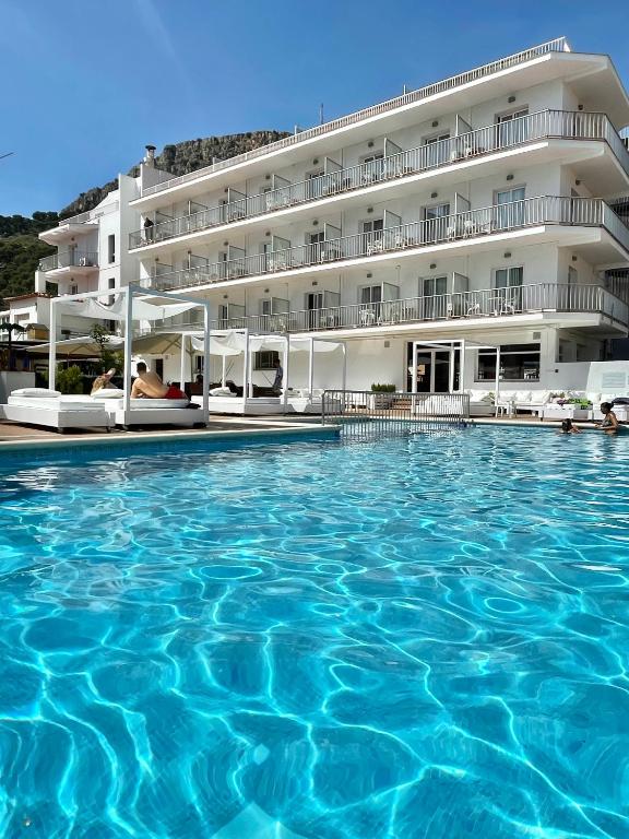 Bazén v ubytování Hotel Nereida nebo v jeho okolí