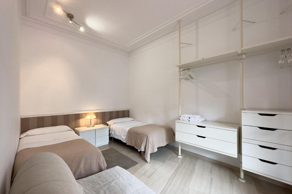 رزرو هتل و هاستل، ApartEasy - Passeig de Gracia, 09197245267