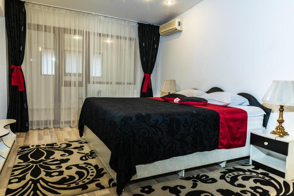 Postel nebo postele na pokoji v ubytování Hotel Royal