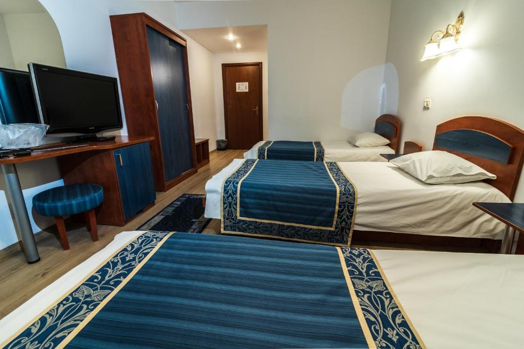 Postel nebo postele na pokoji v ubytování Hotel Royal