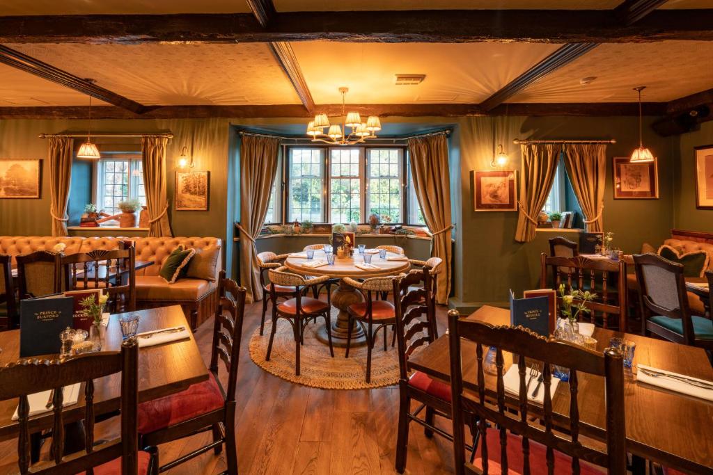 Um restaurante ou outro lugar para comer em Prince of Burford