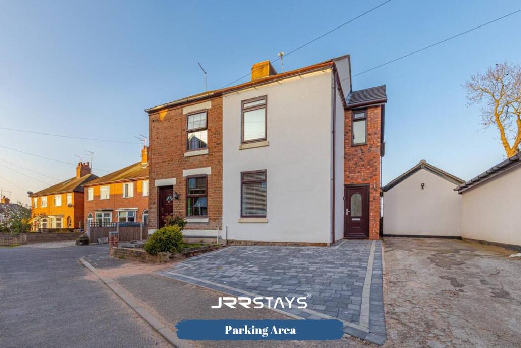 Burton on Trent - 3 Bedroom, Sleep 7, Wi-Fi - JRR Stays - Casa De Tres Dormitorios
