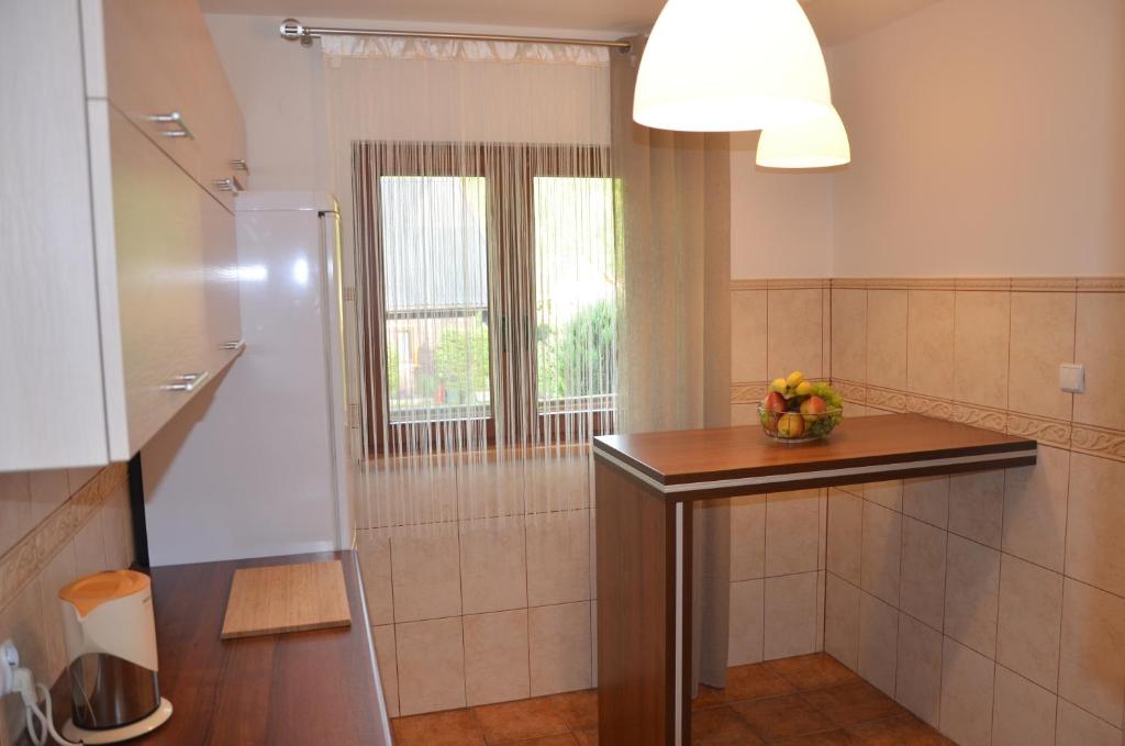 a bathroom with a shower and a table with a bowl of fruit at Chatka nad Solinką in Bukowiec