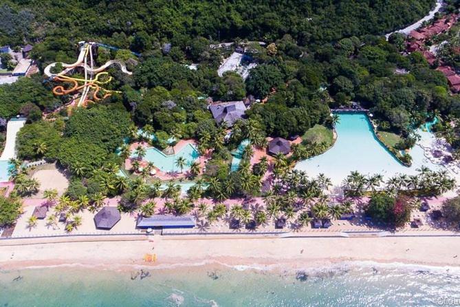 an aerial view of an island with a water park at Villa dos Diamantes 35 Bahia in Porto Seguro