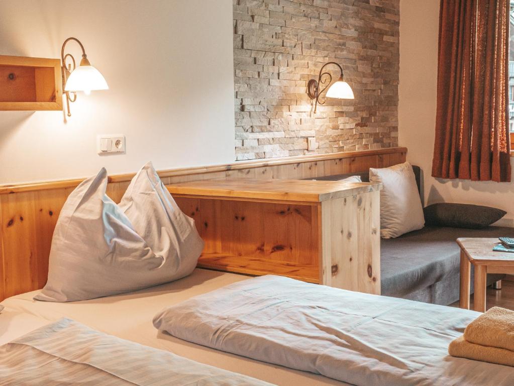 Postel nebo postele na pokoji v ubytování Hotel Mitterhof