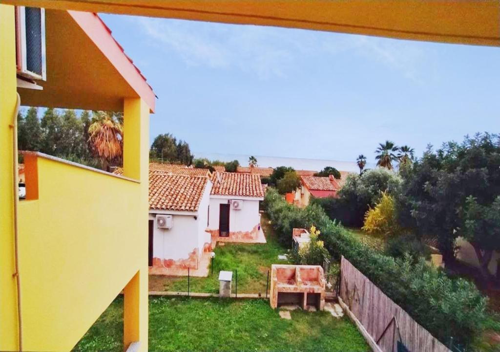 A garden outside Paradise Flat - View, Garden & Parking (200Mt Sea)