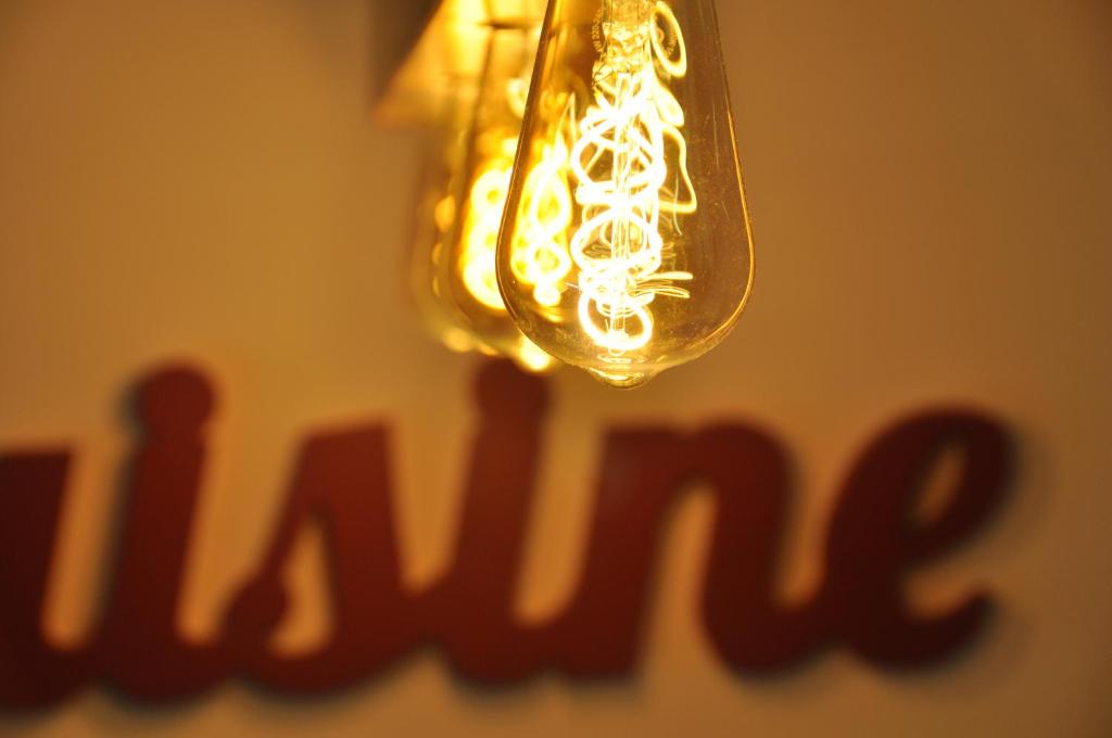 a close up of a light bulb with the word main at C Studio - Design Bilo Suite -M3- 8 min dal Duomo in Milan